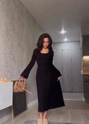 Элегантное платье со  шнуровкой  на спине рубчик мустанг  черный tra