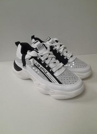 Кроссовки женские черные с белым и пайетки с-5680. размеры: 37,39,40,41.