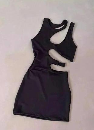 Приталенное трендовое платье из плотного трикотажа черный tra