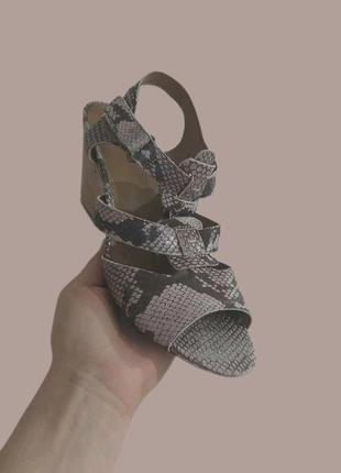 Босоніжки шкіра