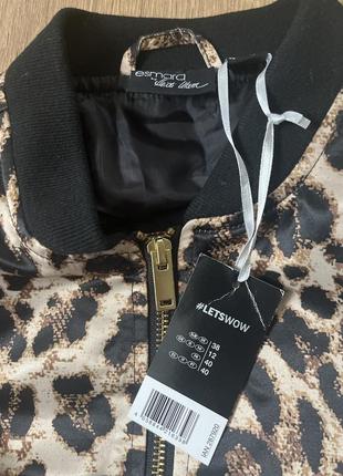 Жіноча куртка-бомбер в леопардовий принт