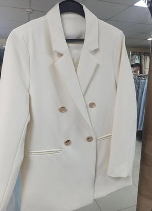 Пиджак молочного цвета.2 фото