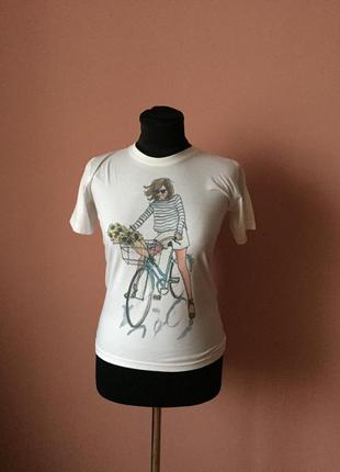 Біла футболка з коротким рукавом, малюнком: дівчина на велосипеді р-р 42-44.
