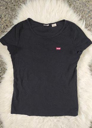 Базовая черная футболка levis размер м