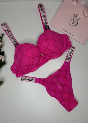 Комплект нижнего белья victoria's secret розовый на подарок трусики + лифчик