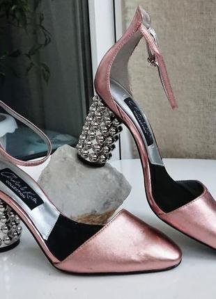 Роскошные пудровые босоножки charles & keith6 фото