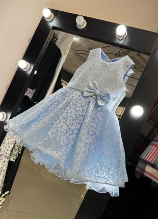 Сукня блакитна гіпюр