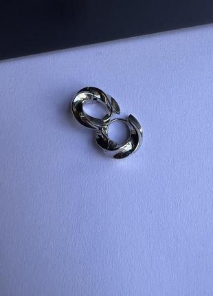 Сережки трендові xuping в золотому та в срібному кольорі медичний сплав позолота родій7 фото