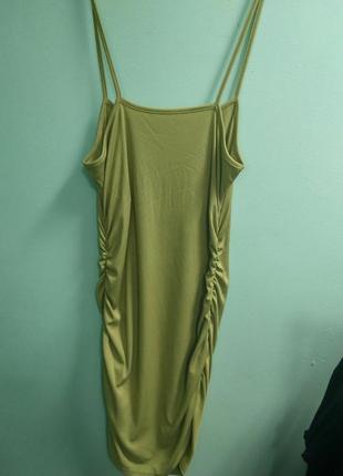 Салатовое платье в рубчик со стяжками
