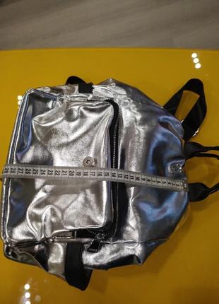 Сумка-рюкзак серебро10 фото