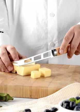 Нож кухонный для нарезания сыра с деревянной ручкой