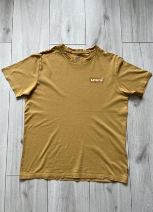 Гарна футболка levi’s size m