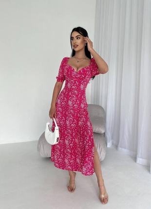 Летнее легкое платье с цветочным принтом малина голубое платье