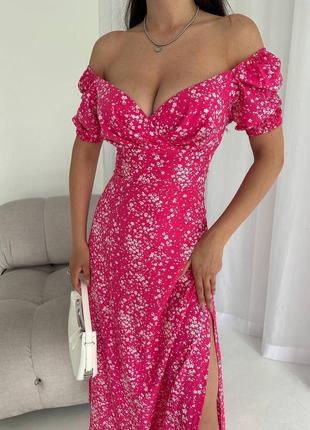 Летнее легкое платье с цветочным принтом малина голубое платье