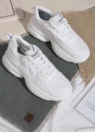 Базовые белые кроссовки