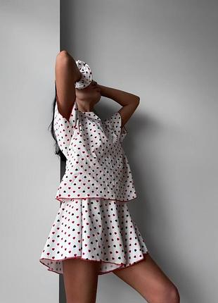 Піжама трійка з принтом сердечок з вільною футболкою з вільними шортами клеш з резинкою для волосся домашній костюм