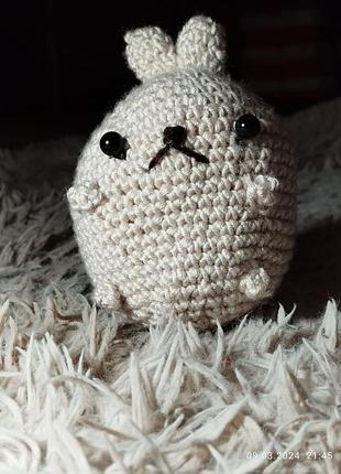 Зайчик вʼязана іграшка