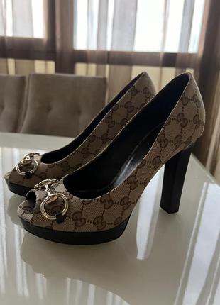 Оригінальні туфлі gucci