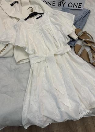 Белое хлопковое мини платье с элементами прошвы reserved