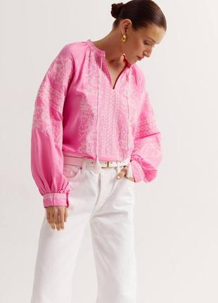 Рожева вишиванка, вишита сорочка рожевого кольору, блузка , блуза , біла вишивка