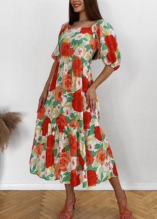 Розкішне яскраве плаття з пишними рукавами