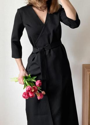 Базовое черное платье миди на запах