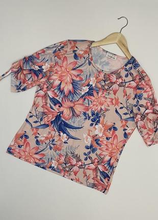 Футболка жіноча в квітковий принт, розмір l-xl
