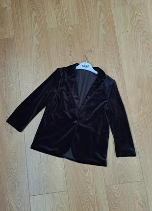 Бархатный черный пиджак для девочки
