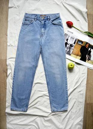 Идеальные, едва зауженные, широкие винтажные мом джинсы, посадка очень высокая, фирменные потертости на кант