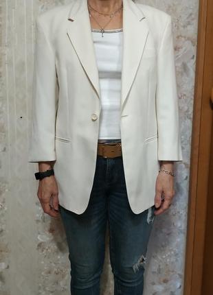 Стильный пиджак блейзер  шерсть/полиестер молочного цвета