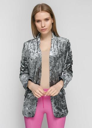 Стильний брендовий м'який оксамитовий піджак від next, з кишенями, без застібки, рукав можна регулювати на довгий і короткий. колір - перламутр.