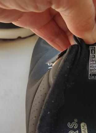 Кросівки на весну та літо