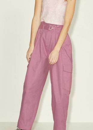 Завужені штани зі складками 'audry' jjxx рожевого кольору