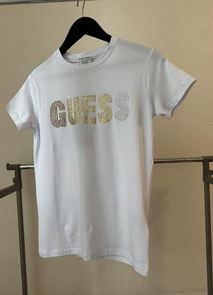 Женская футболка guess