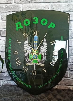 Часы настенные из эпоксидной смолы "шеврон" 40x30 см