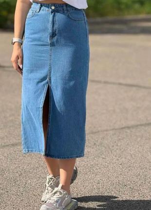 Довга джинсова спідниця з розрізом спереду висока талія