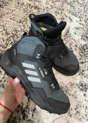 Кроссовки adidas terrex