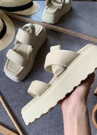 Итальянские кожаные босоножки бежевые сандалии на массивные подошвы натуральная кожа дорогого бренда бежевые молочные светлые vic matie