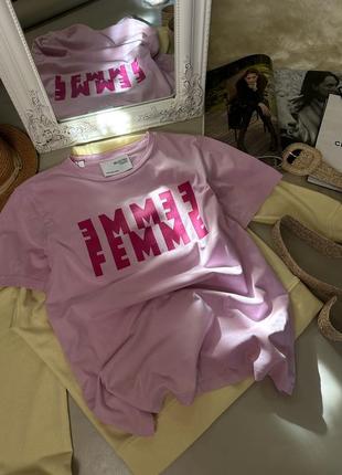 Розовая женская футболка