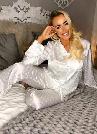 Женская шелковая пижама lv louis vuitton белая