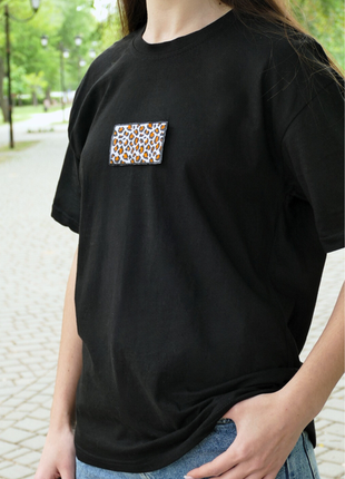 Чорна оверсайз футболка зі змінними нашивками, принти тварин