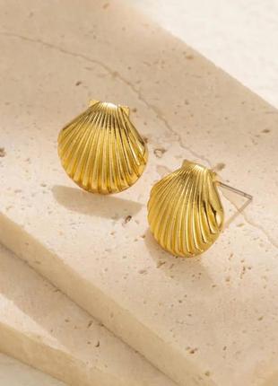 Сережки-пусети мушлі сережки в морському стилі золотистого кольору