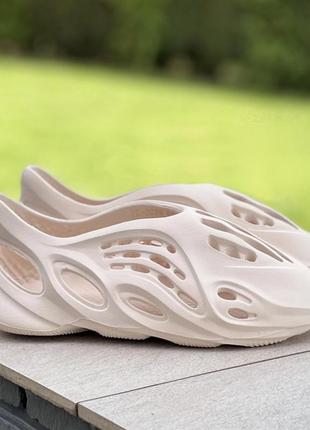 Кросівки тапочки adidas yeezy foam runner бежеві повномірні