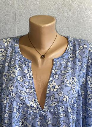 Голуба блузка в квітковий принт 24 розміру