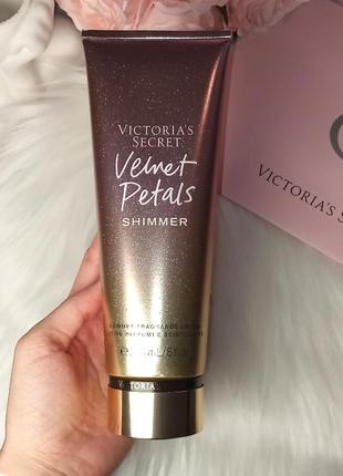‼️оригінал‼️💖🌸парфумований лосьон для тіла від victoria's secret - velvet petals shimmer 🌸💖