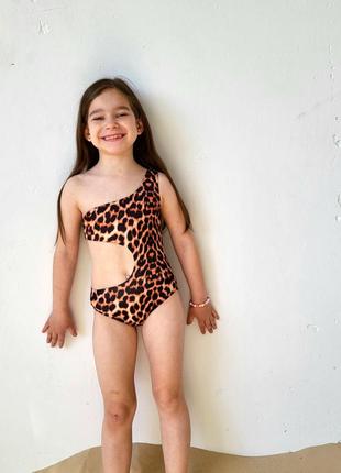 Детский трендовый сдельный купальник с леопардовым принтом на одно плечо и вырезом на талии