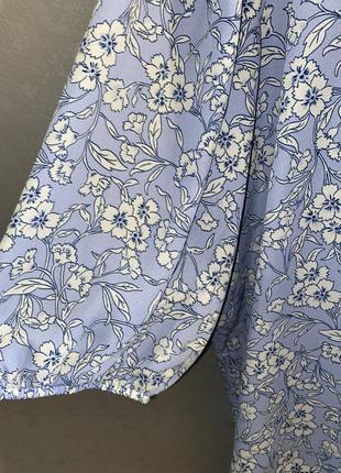 Голуба блузка в квітковий принт 24 розміру