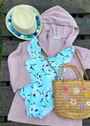 Детский купальник сдельный с открытой спинкой и рюшами на лямочках