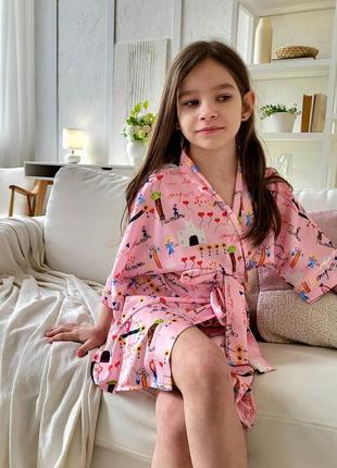 Шелковый детский халат на запах с дизайнерским рисунком легкий и комфортный для дома