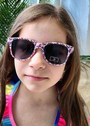 Детские солнечные очки для девочки с рисункам бабочек